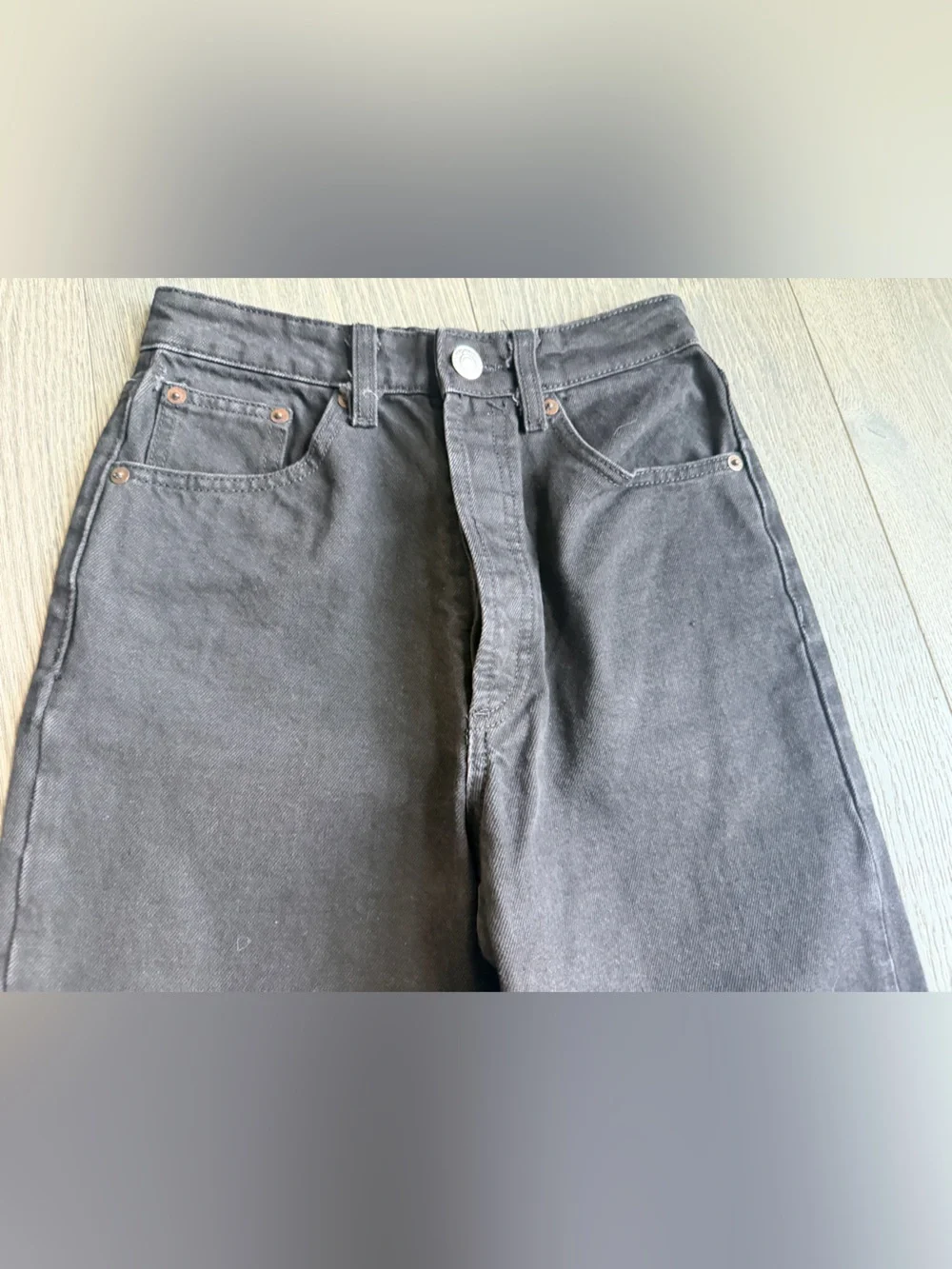 Zara Straight Leg Crop Jean in Black Size 2